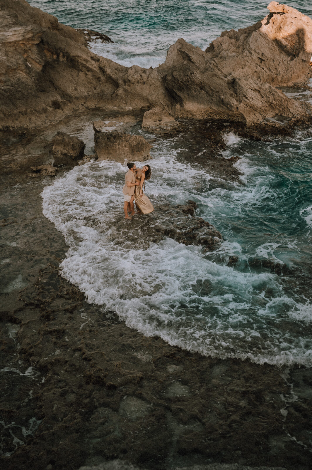 Elopement on the cliffs in Isla Mujeres at Punta Sur