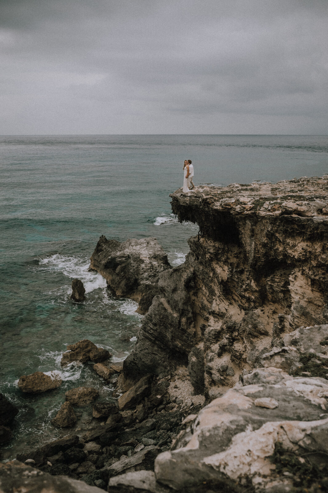 Elopement on the cliffs in Isla Mujeres at Punta Sur